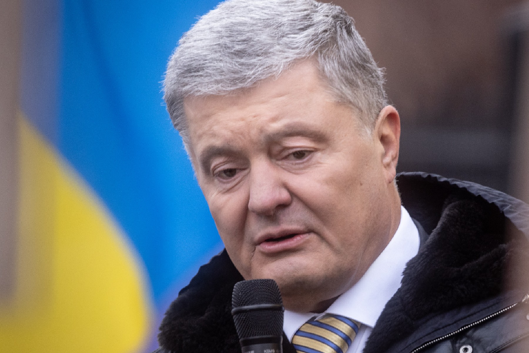 Ex-Ukraine President Holds AK-47 As He Vows To Fight On Streets Of Kyiv ...