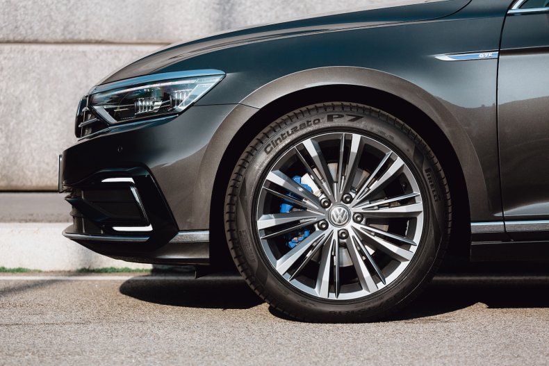 Pirelli Cinturato P7 Tire
