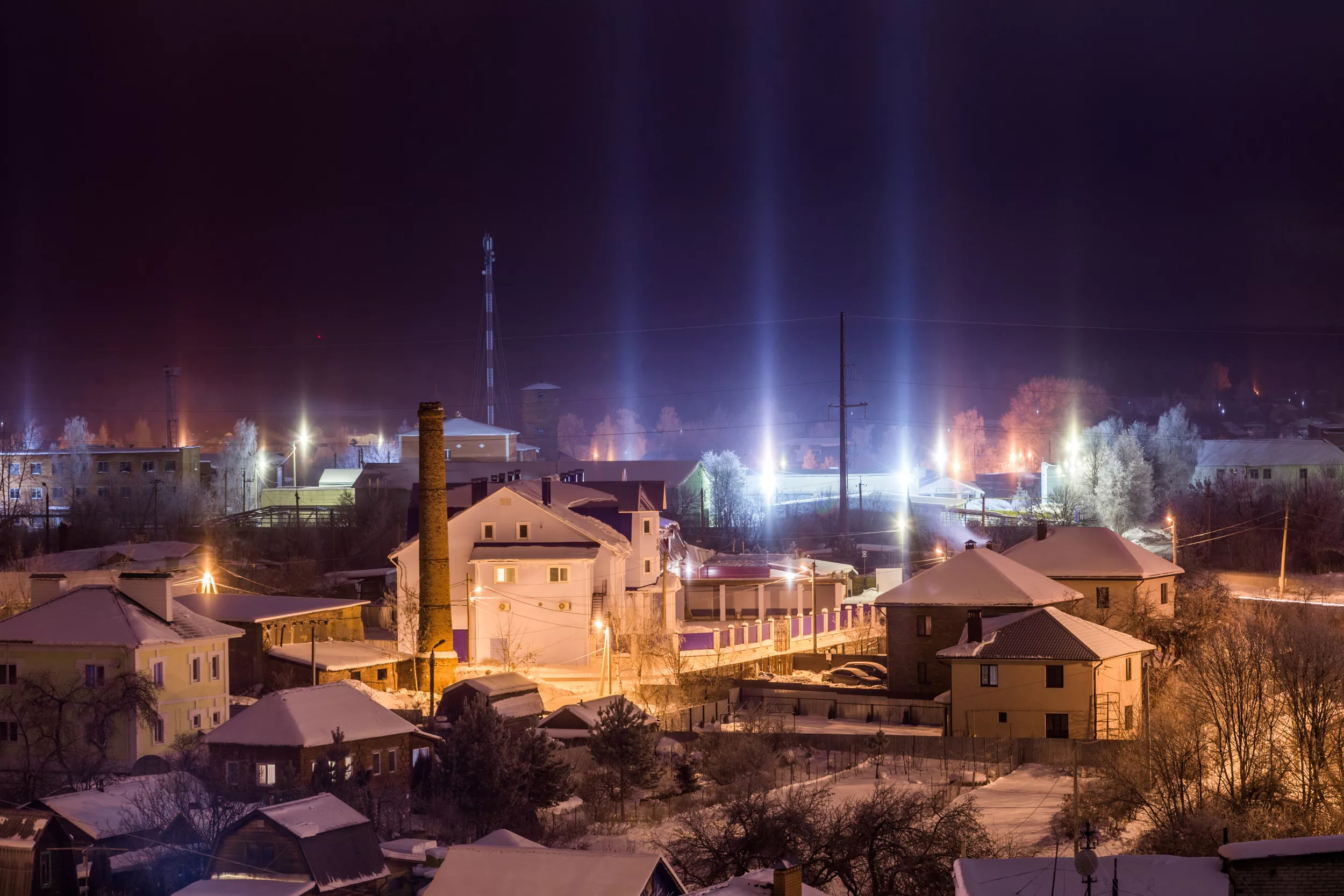 Stunning Photo Showing Rare 'Light Pillars' Shooting Into the Sky Explained - Vimarsana News