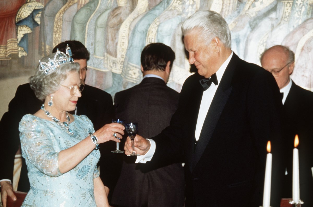 queen elizabeth visits russia Queen Elizabeth II Russia 1994