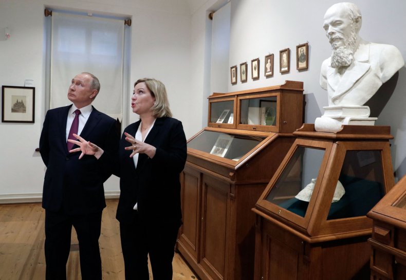 Putin visits Dostoevsky museum 