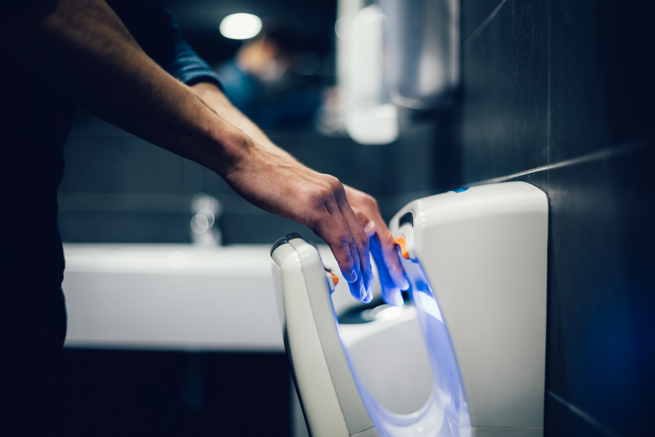 Student Doctor Warns Against Viral Hack of Curling Hair in Hand Dryer