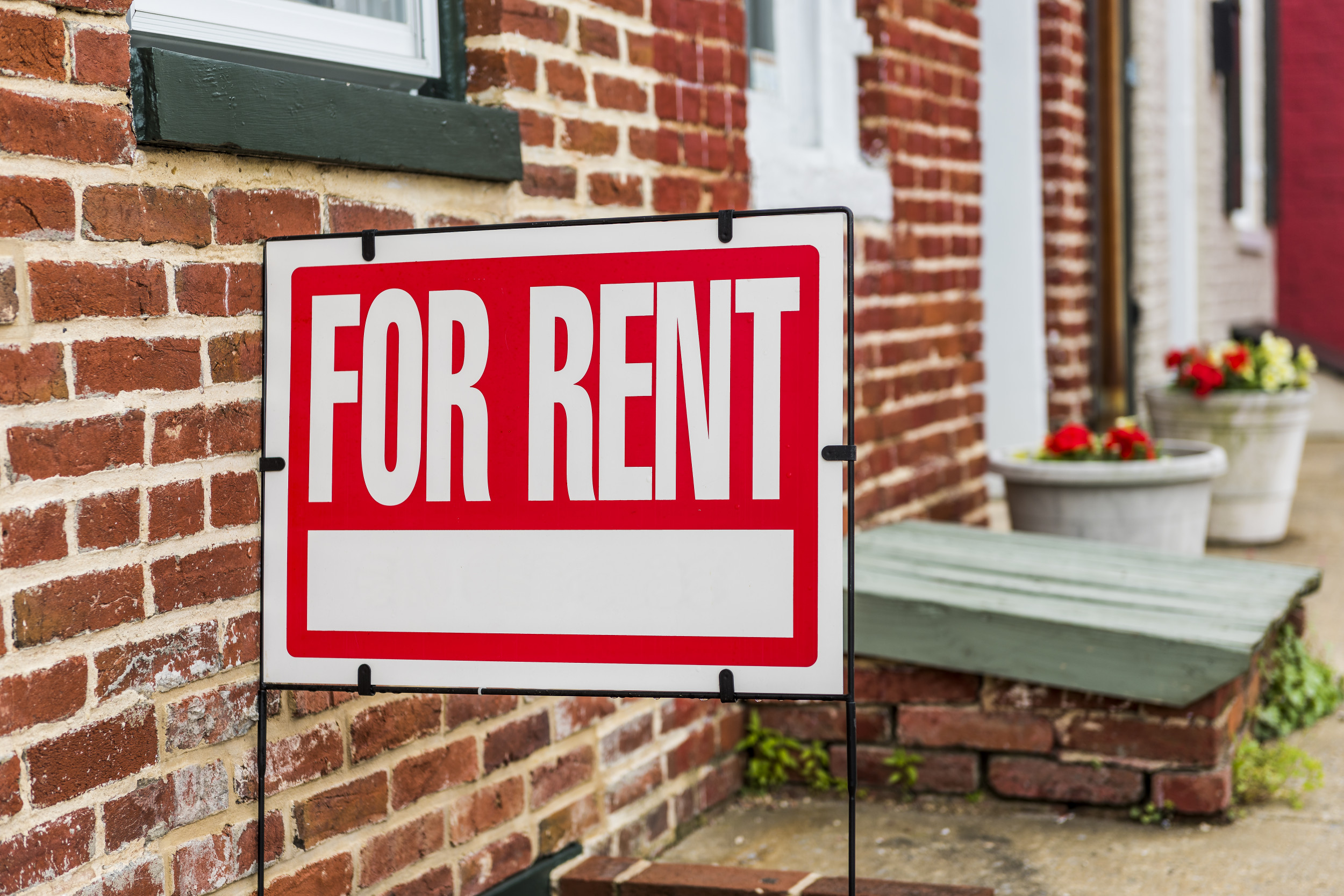 Woman Says She Got Out of Lease After Leaving Negative Apartment Review