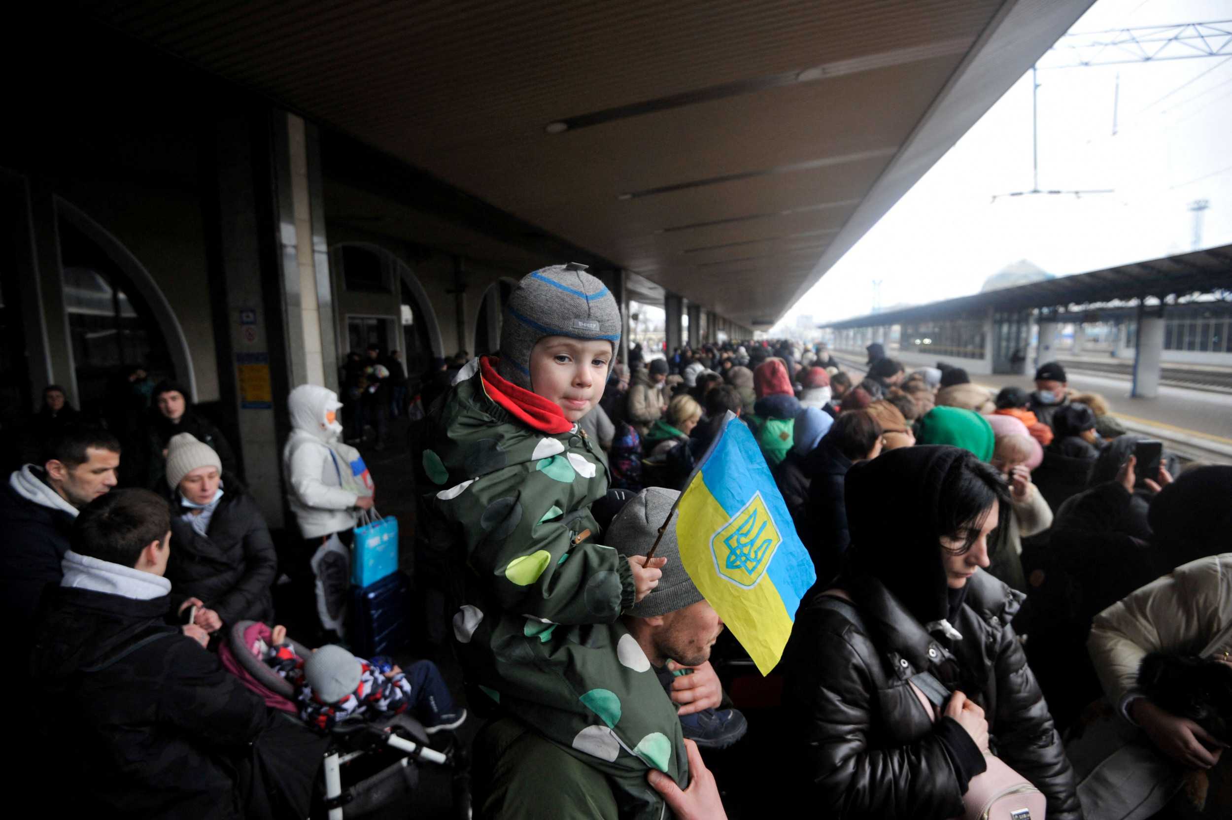 Video Shows Packed Kyiv Train Station As Thousands Move To Flee Ukraine Video Shows Packed Kyiv Train Station As Thousands Move To Flee Ukraine