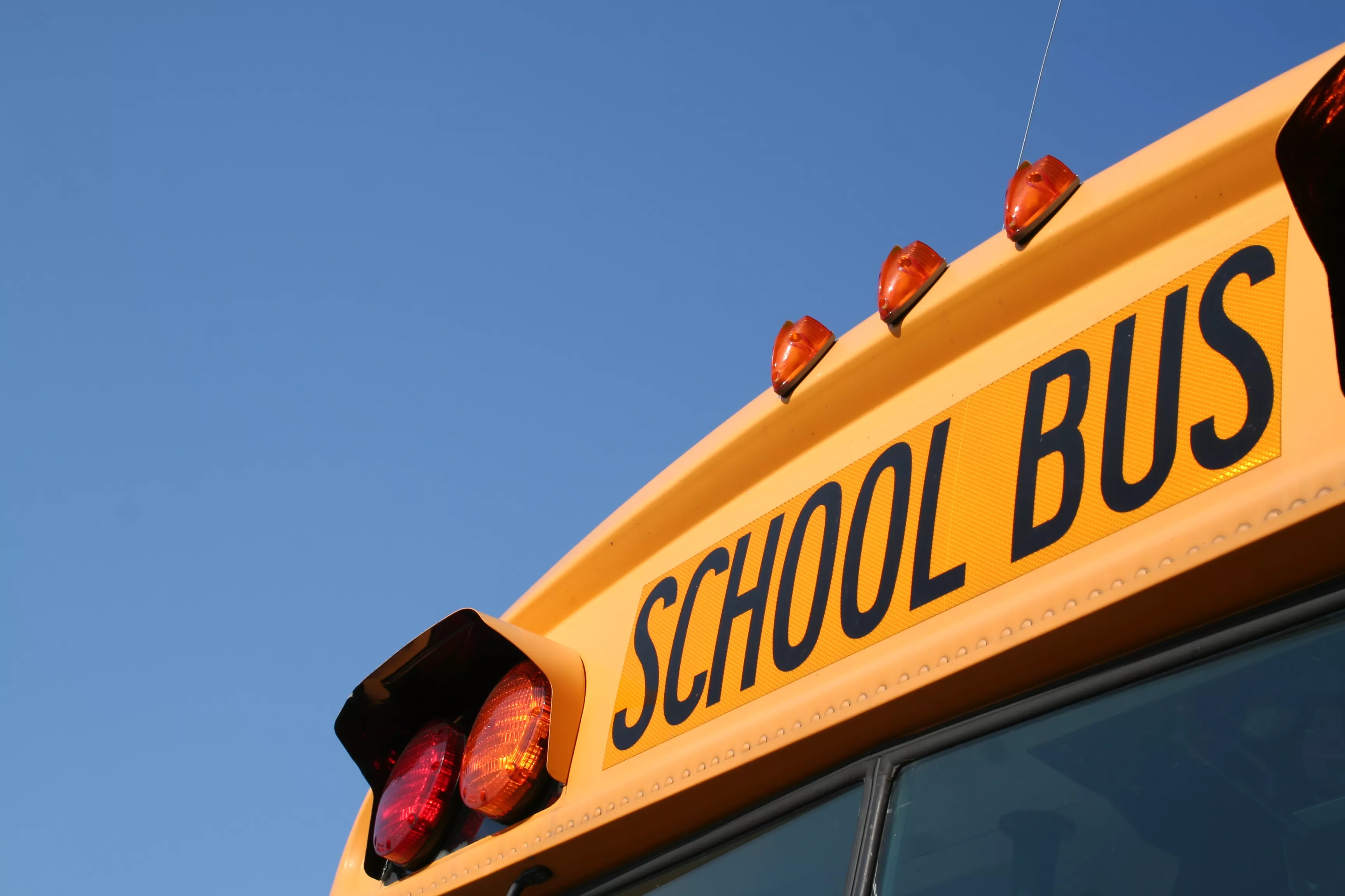 School Bus Crashed, Rolled Over With 24 Kids Inside - Vimarsana News