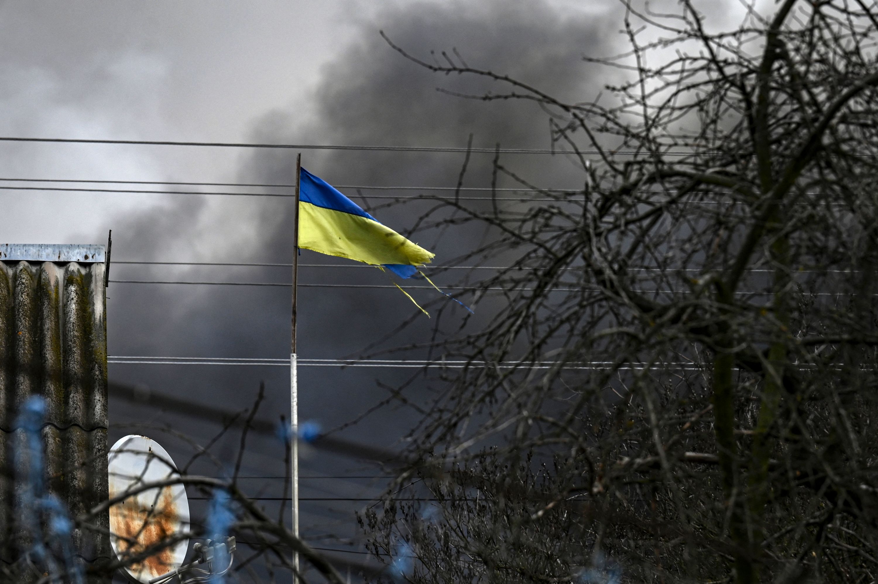 Украинцев конец. Украине конец. Флаг России в Киеве.