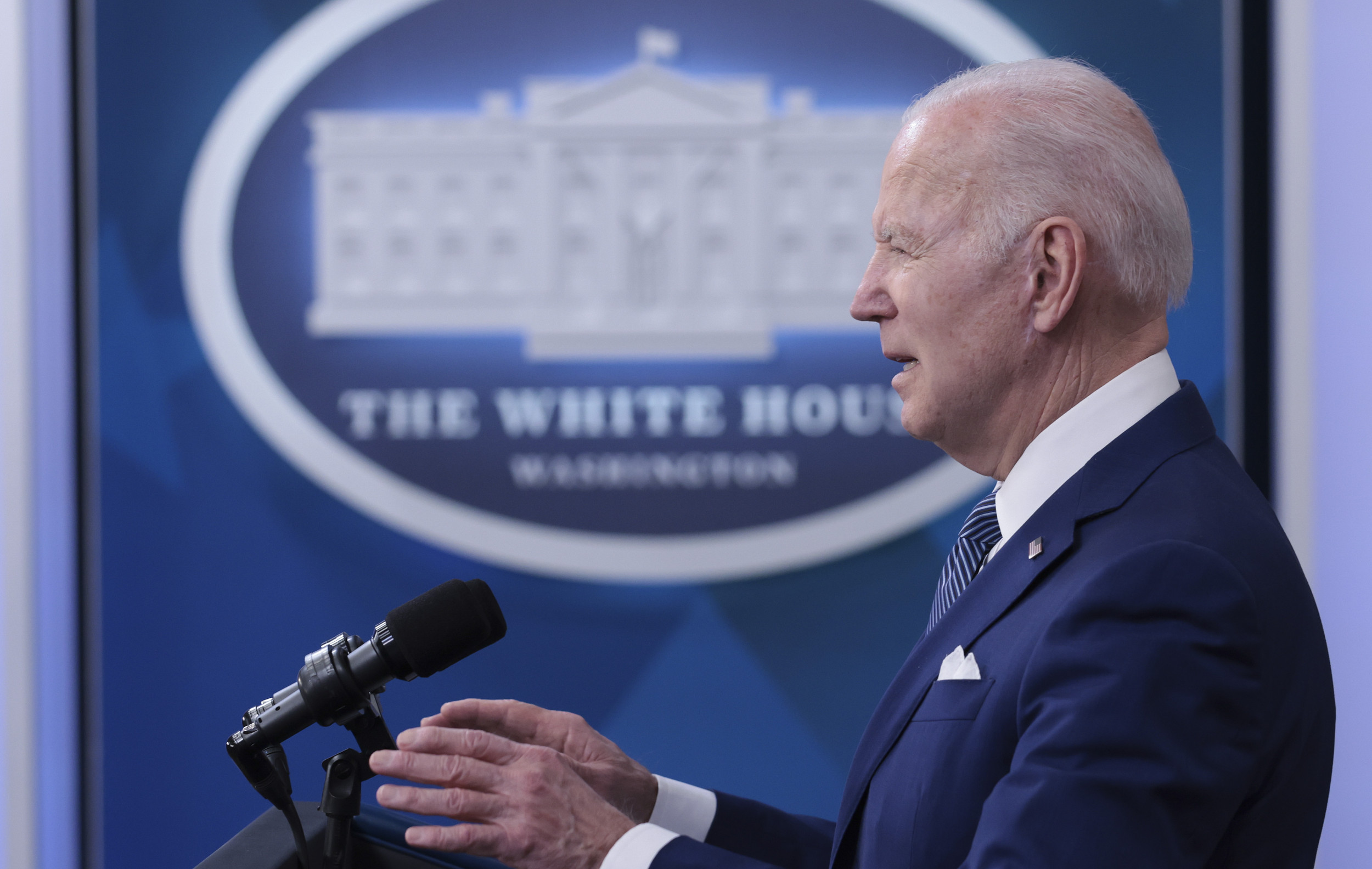 More Voices Join Congress' Calls for Biden to Give Ukraine Fighter Jets