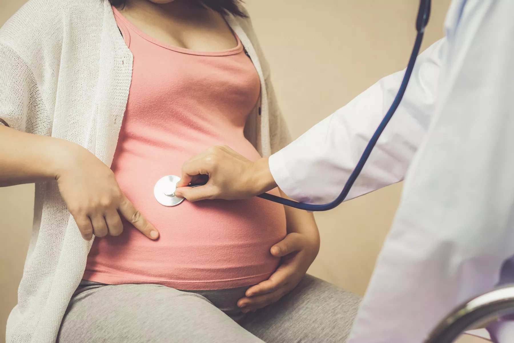 Woman in 'Total Shock' After Stomach Cramps Turn Out to Be Unexpected Baby - Vimarsana News