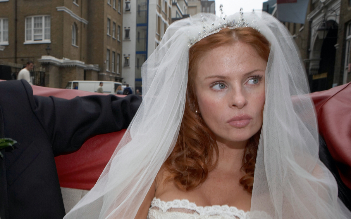 Bride Slammed for Ghosting Friend Who Quit As Bridesmaid After Dad Died Bride Slammed for Ghosting Friend Who Quit As Bridesmaid After Dad Died