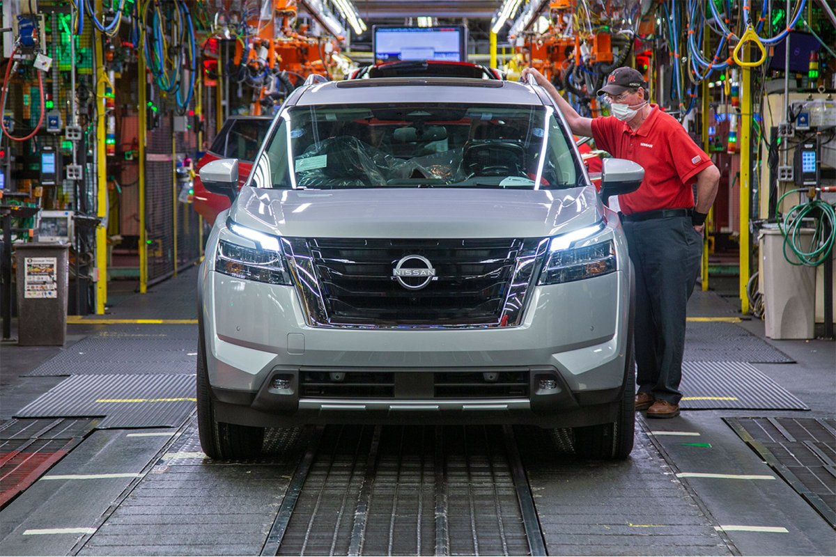 Nissan Pathfinder production 