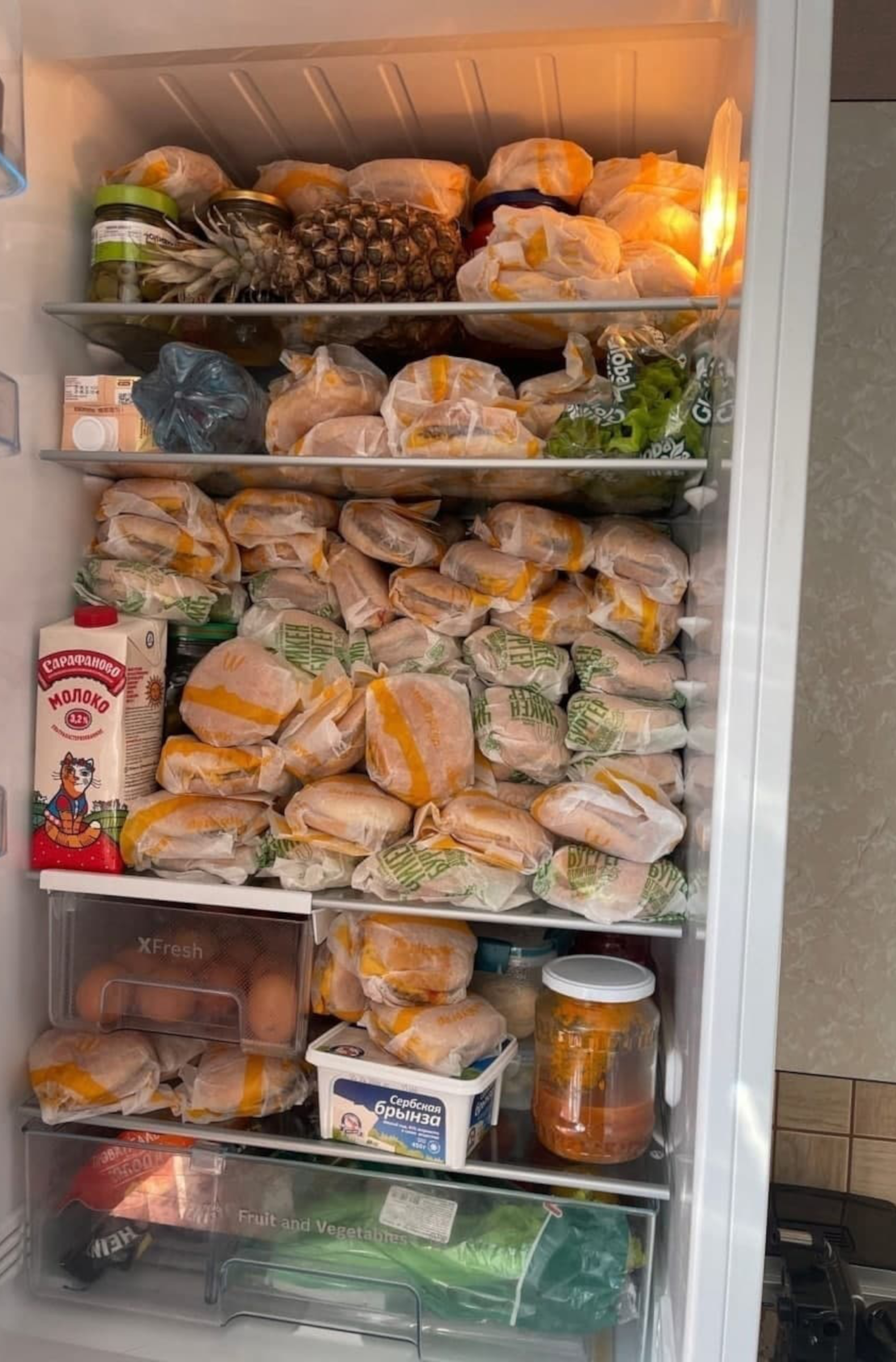 Много еды в холодильнике