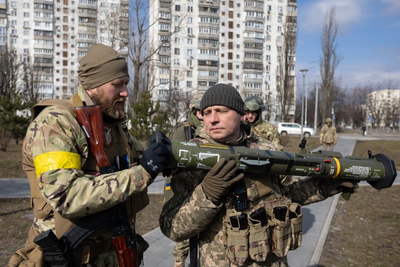 Ukrainian Forces Learn How to Use Weapons