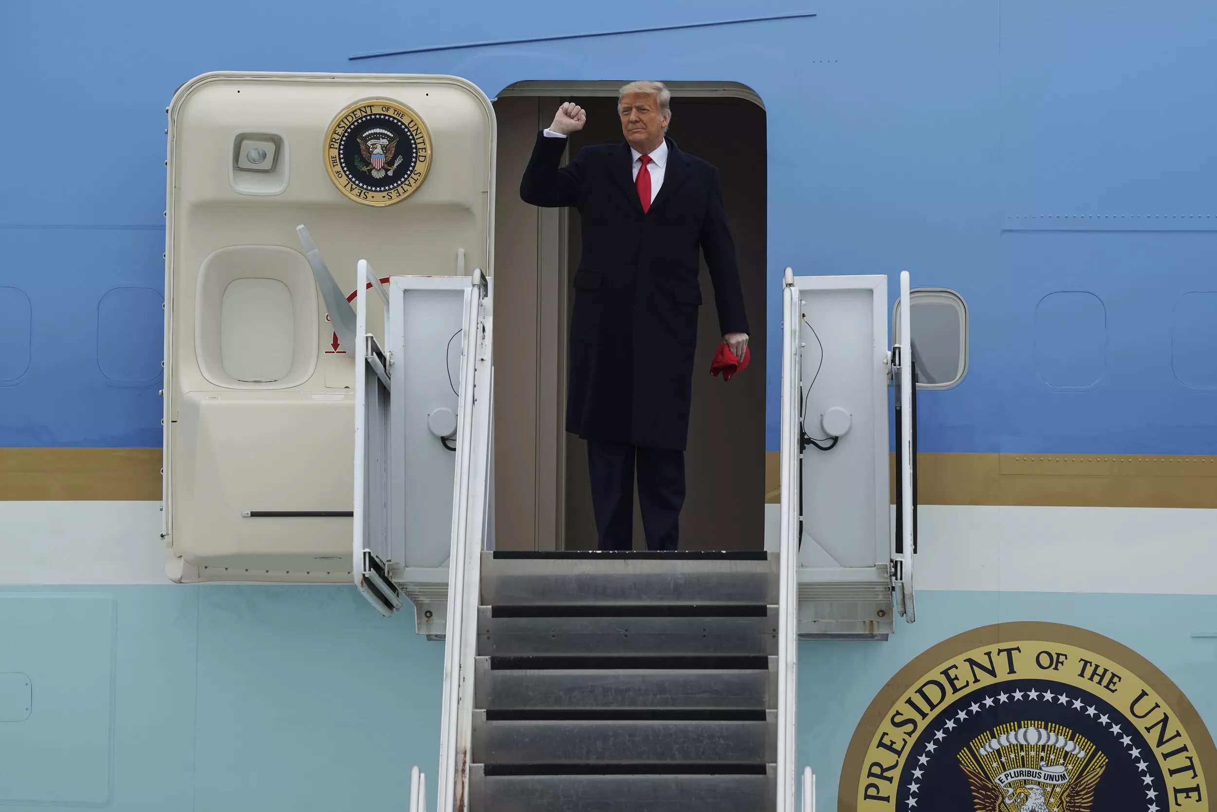 Trump Death Jokes Flood the Internet After Aircraft Emergency Landing - Vimarsana News