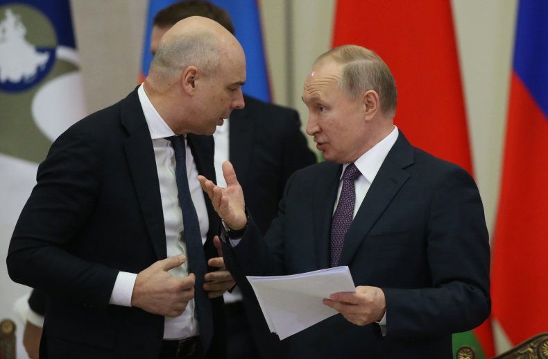 Anton Siluanov and Vladimir Putin