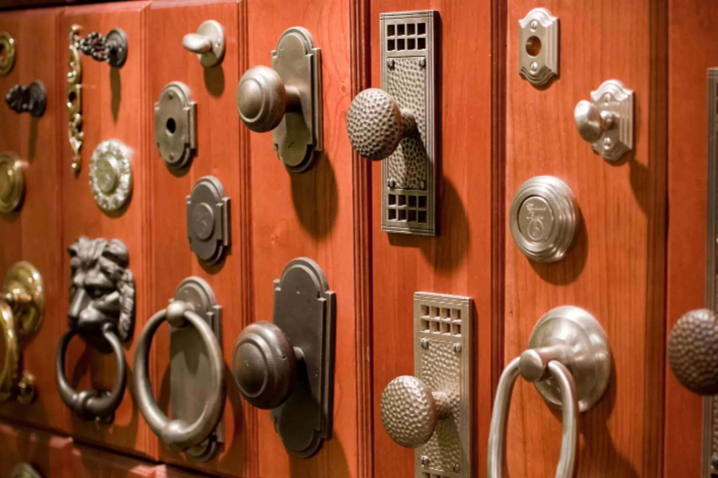 Door in New York Bar With 96 Handles Branded 'Impossible' to Figure Out - Vimarsana News