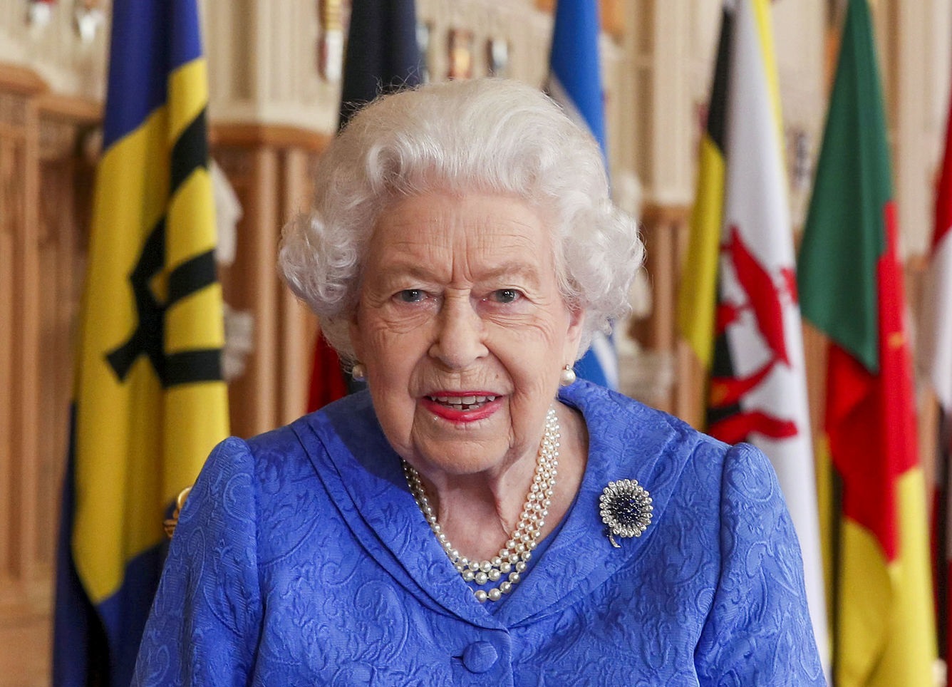La reine Elizabeth II dit que la vie sera toujours consacrée au service malgré les problèmes de santé