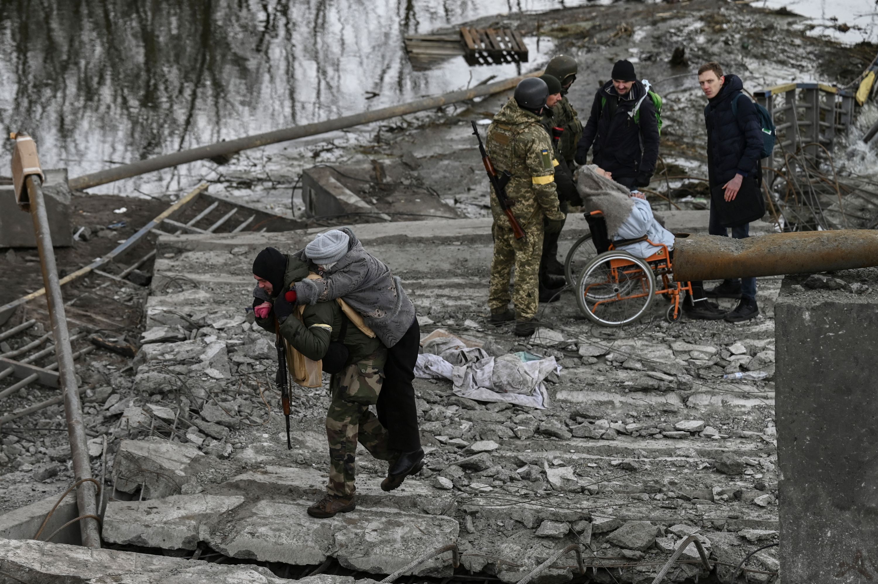 Mariupol Convoy of 160-Plus Cars Exits Battered Ukrainian City: Officials