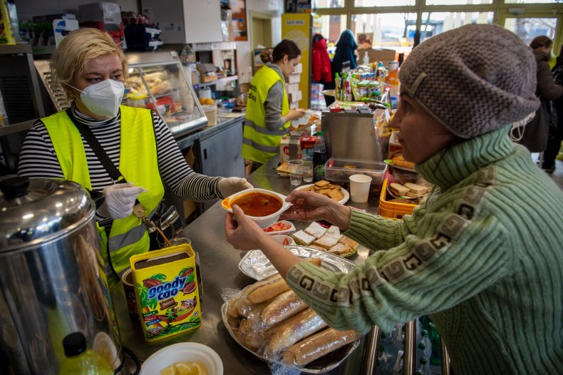 World Central Kitchen feed Ukrainian refugees Russia