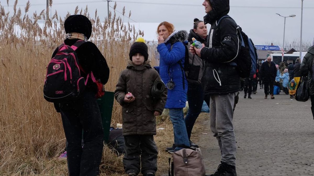 Cold Weather Adds Separate Challenge for Far-Traveling Refugees