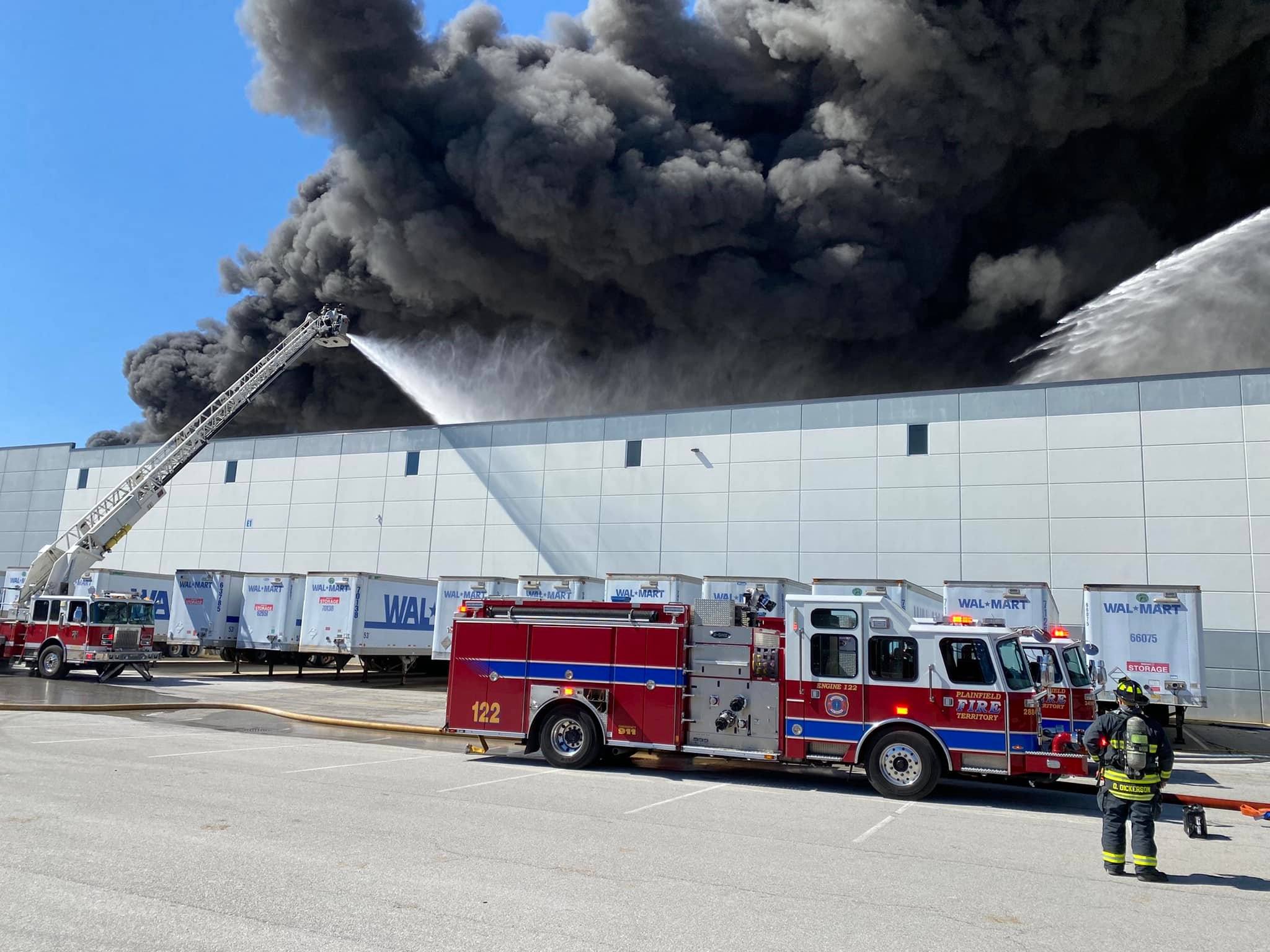 Пожар в 2012 году. Волмарт пожар 2012. Walmart Fire. Склад Волмарта. Fire distribution Center.