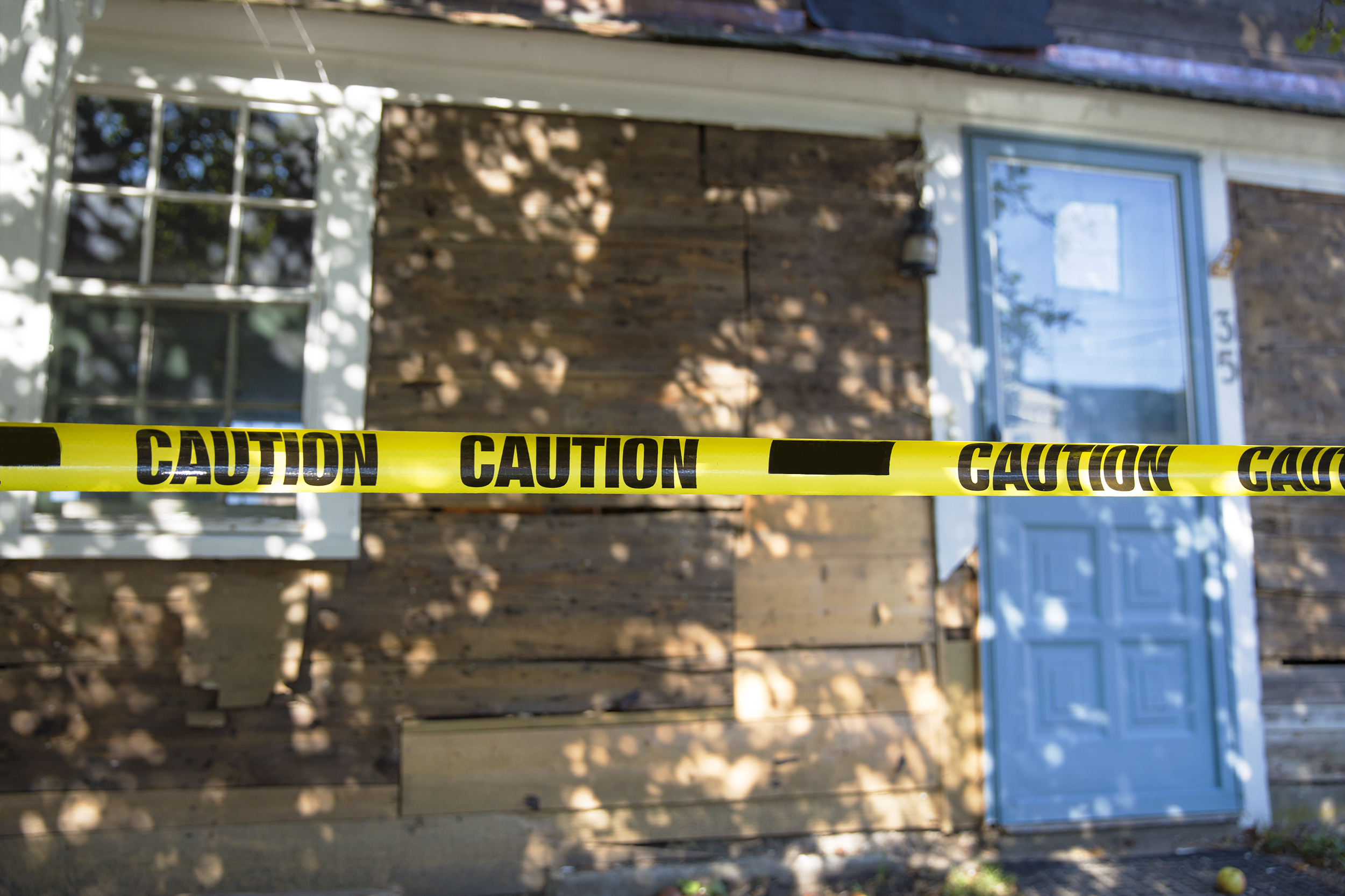Mother and Neighbors Break Down Door of Kidnap Suspect To Save Son: Police Mother and Neighbors Break Down Door of Kidnap Suspect To Save Son: Police