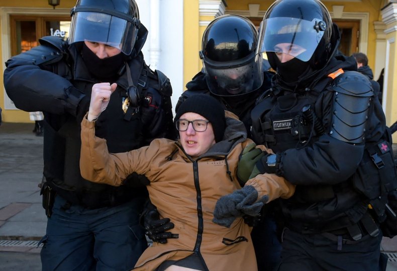 Ukraine protester detained by Russia police