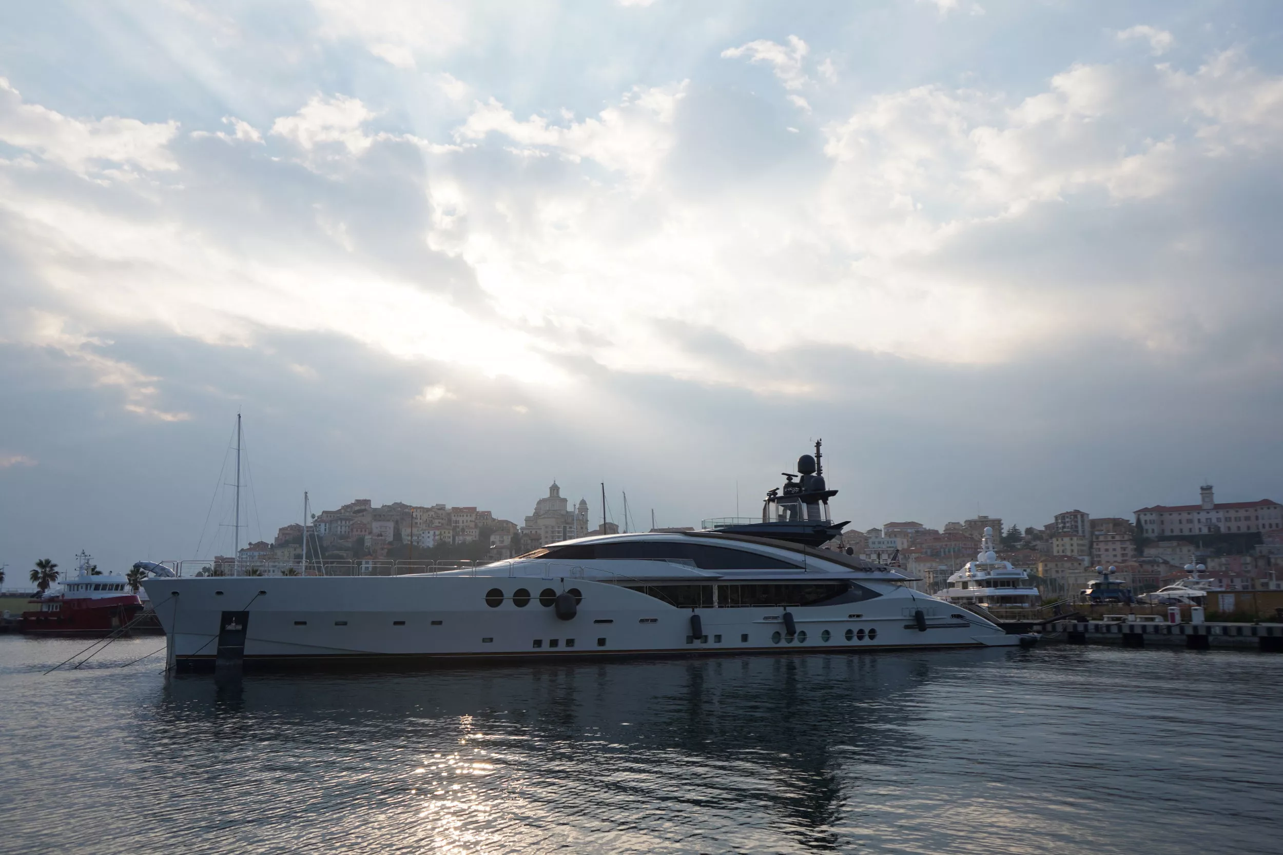 Non-Sanctioned Russian Oligarch's 223-Foot Yacht Stuck, Can't Buy Fuel - Vimarsana News