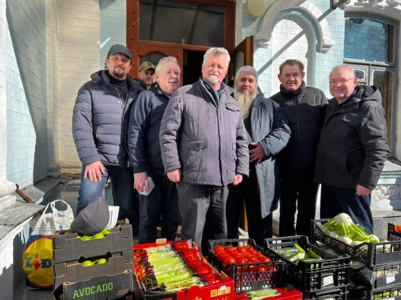 Volunteers helping Ukraine's Rabbi Moshe Azman.