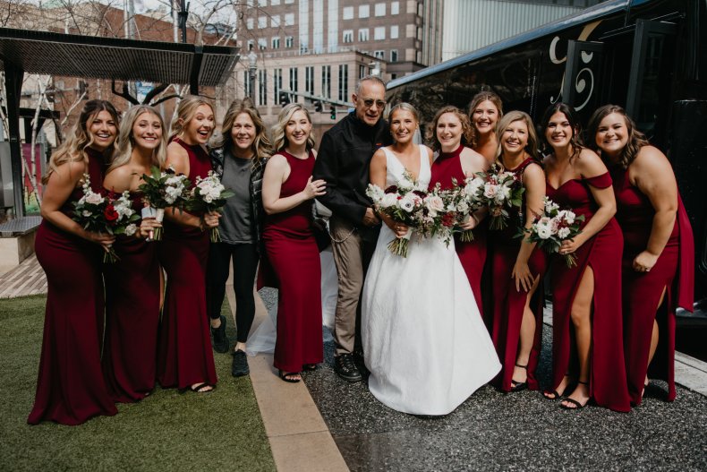 Tom Hanks, Rita Wilson photobomb wedding