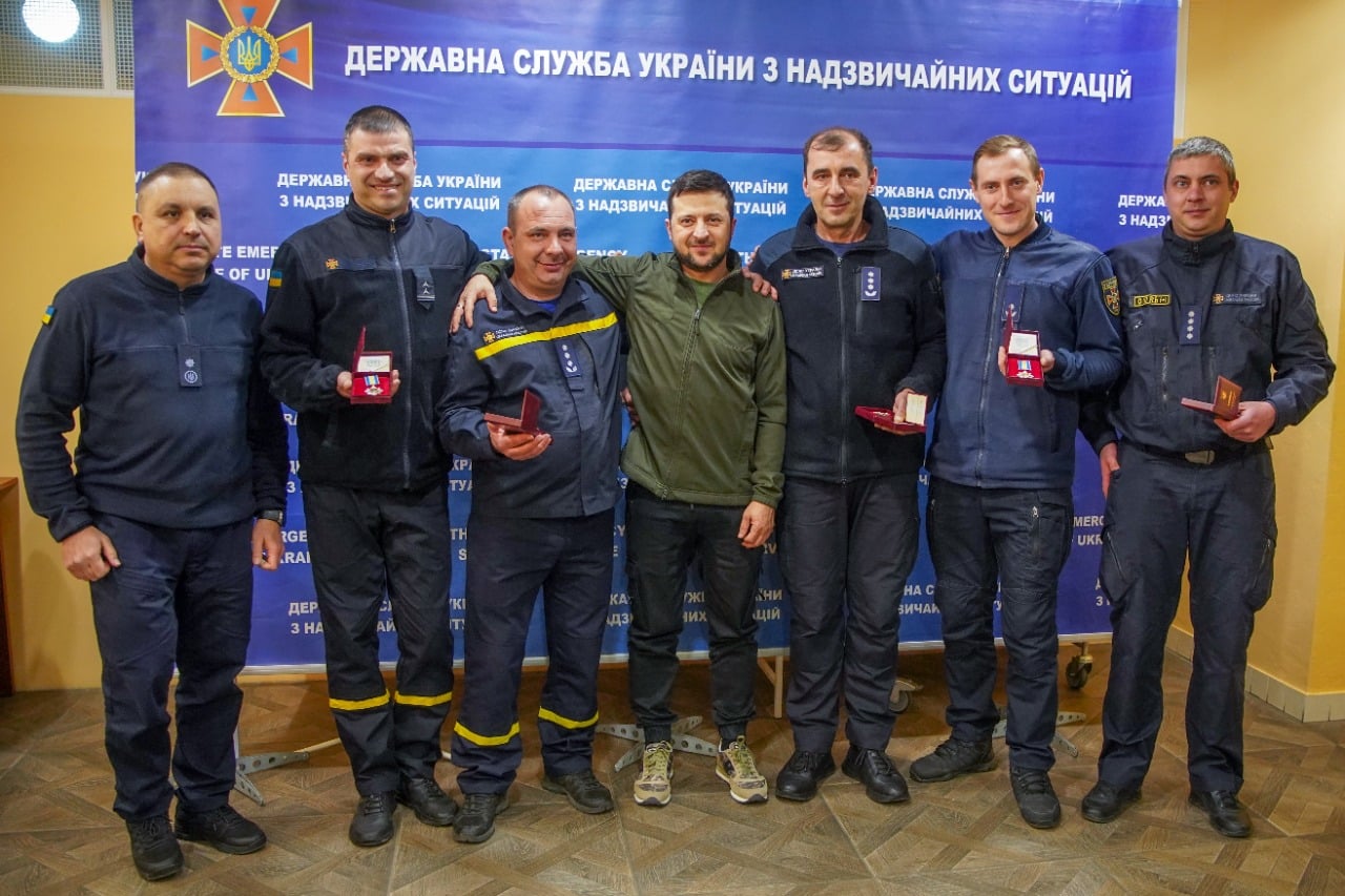 Zelensky Gives Emergency Workers Medals for Their Courage