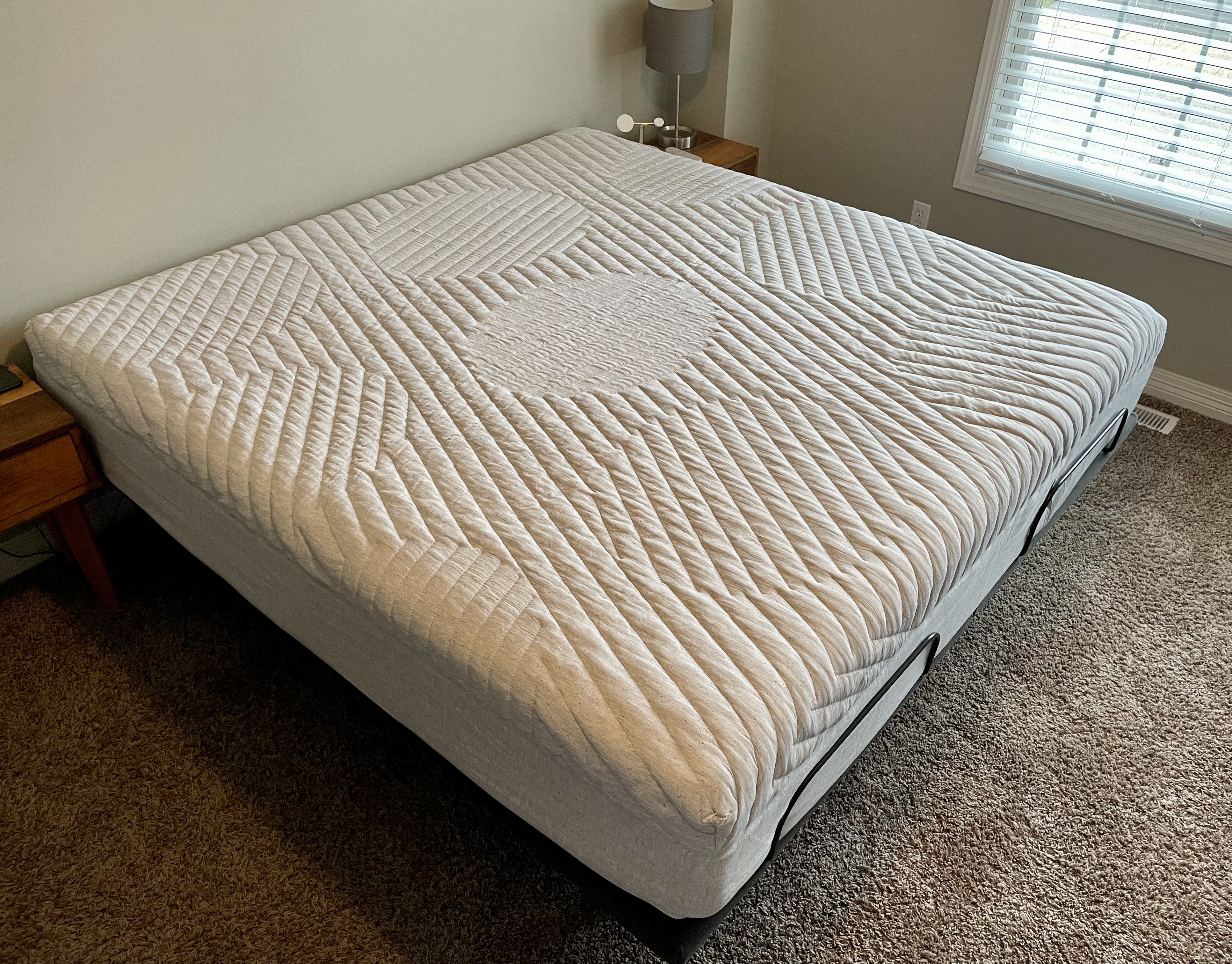 Casper wave deals hybrid mattress sale