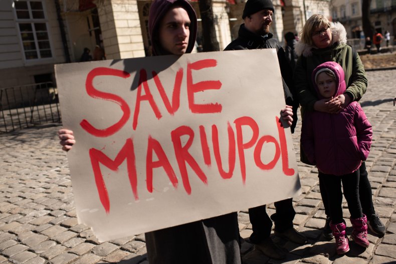 Ukrainians supporting Mariupol