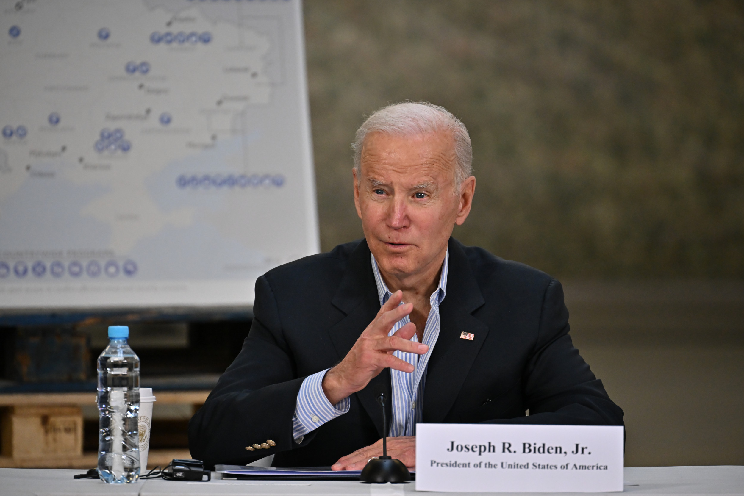 Photos of Biden With Soldiers in Poland Draw Comparison to Trump