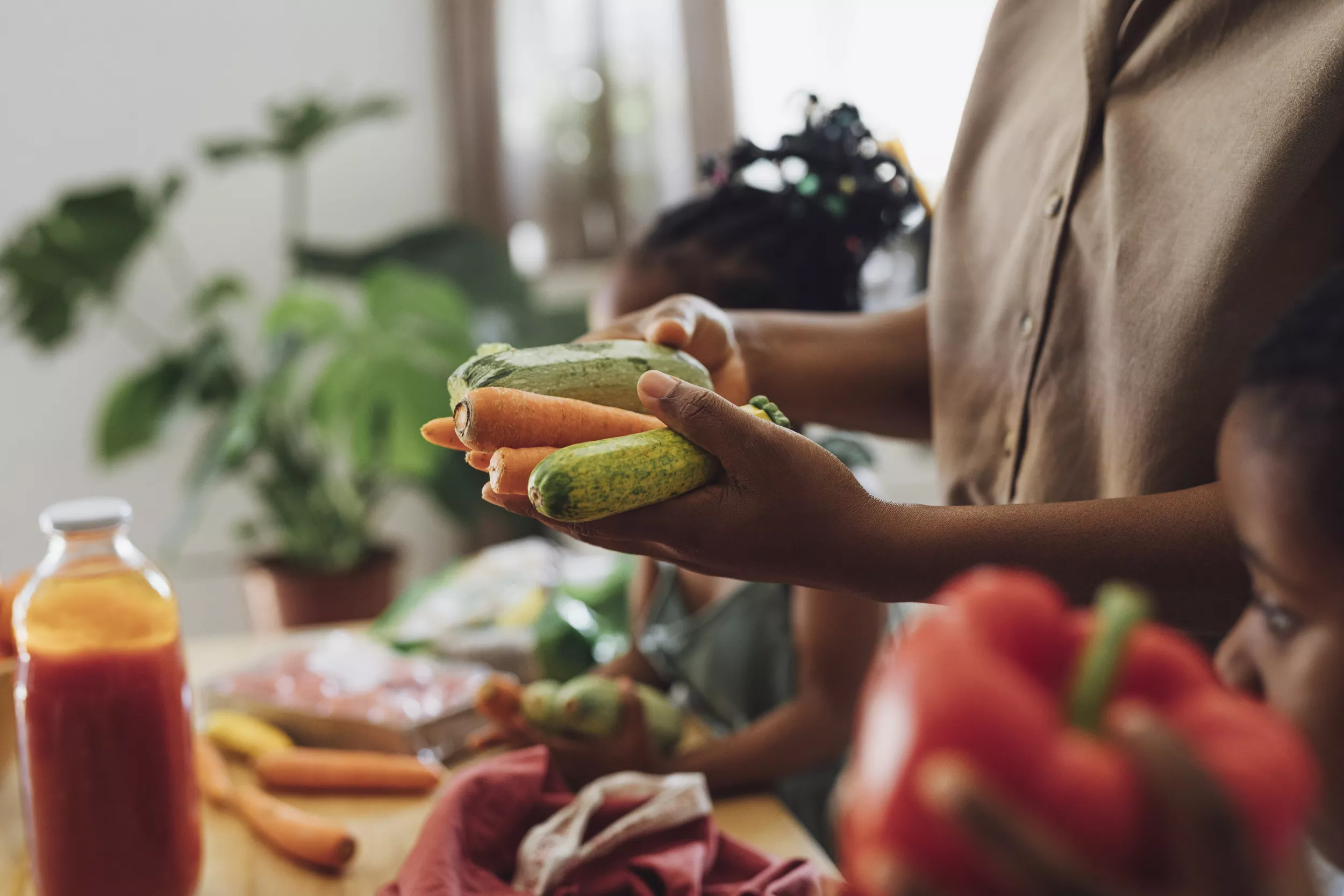 Six Tips From Professional Chefs to Start Eating Healthier for Less - Vimarsana News