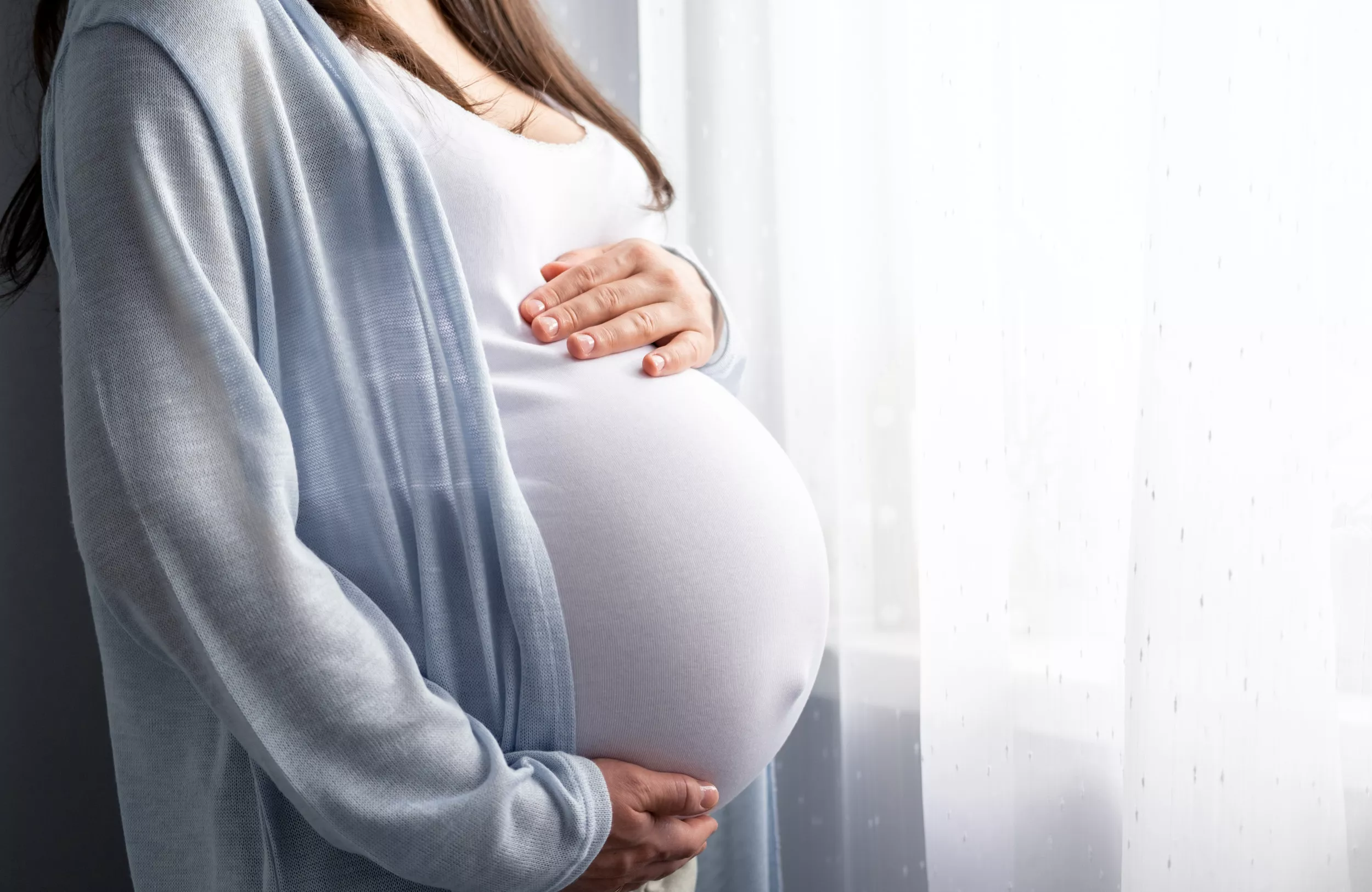 Pregnant Woman's Reaction to Having Belly Touched Divides Internet - Vimarsana News