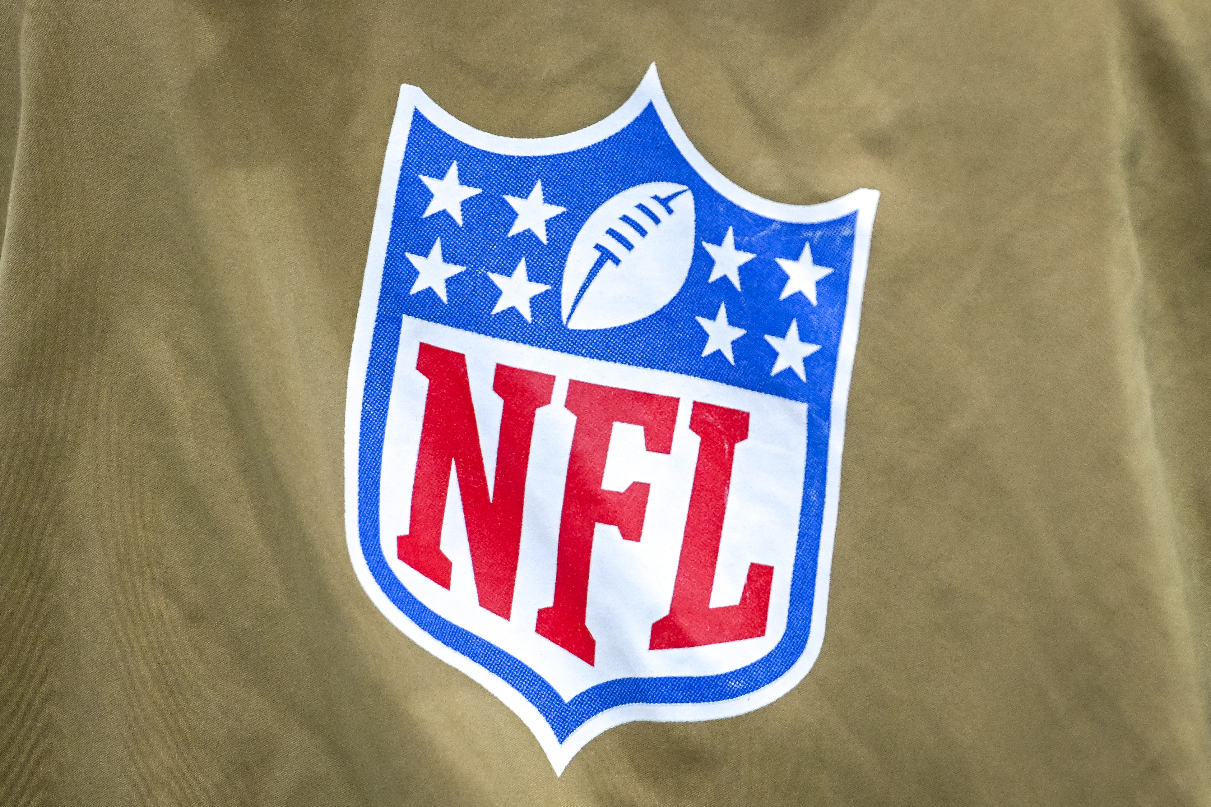 New York Giants 2022 Salute To Service Nike Olive Green Therma