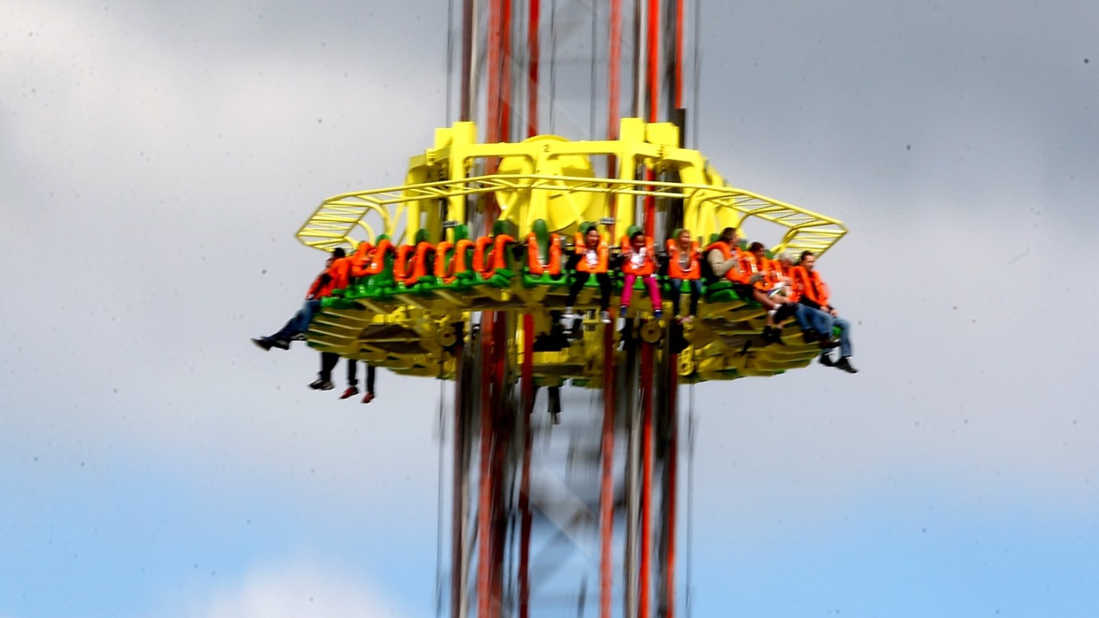 Roller Coaster Accident Caught On Tape