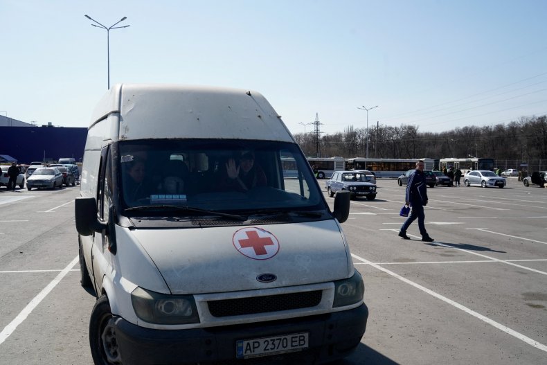 Volunteers head to Mariupol
