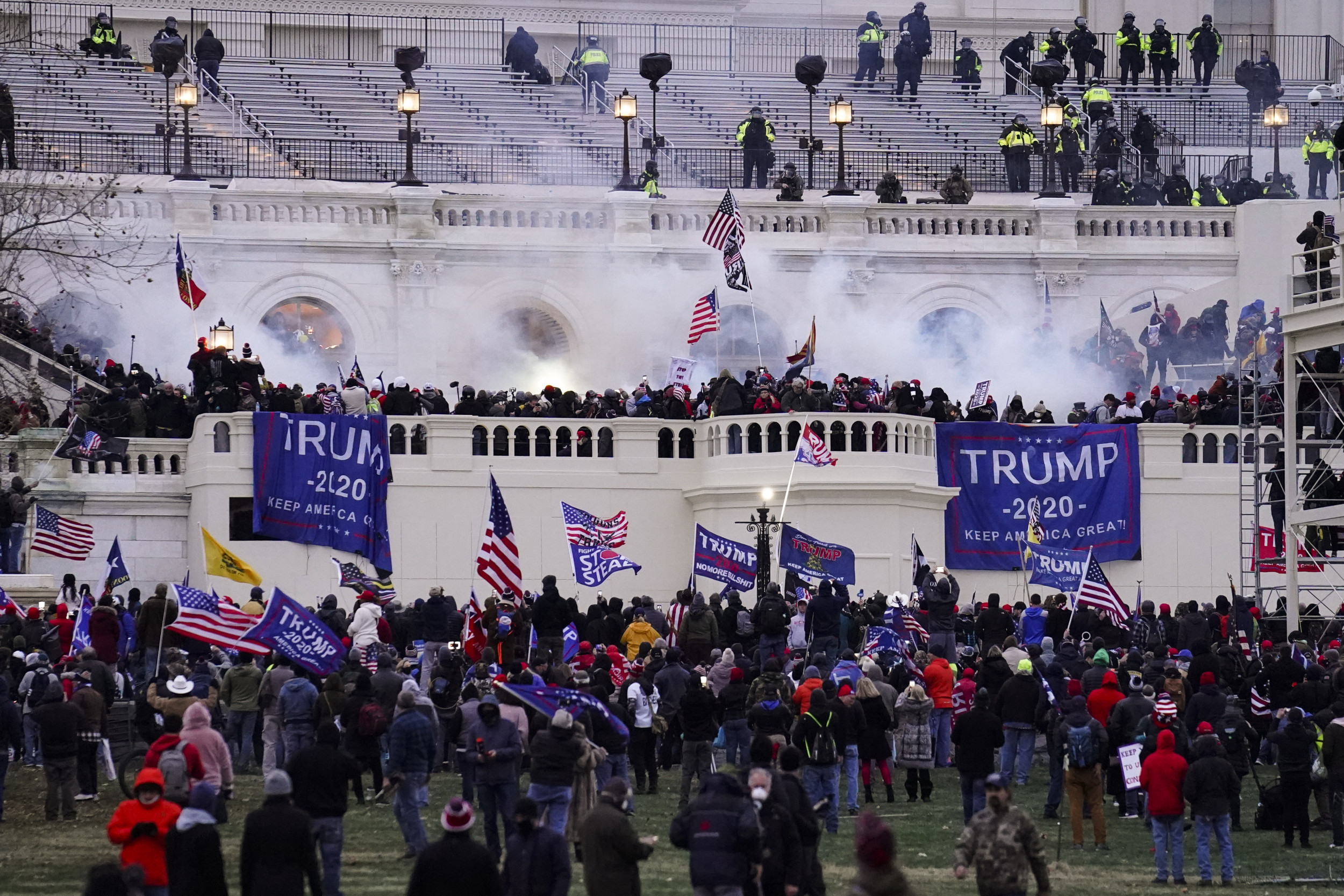 Jan. 6 Rioter Admits to Taunting Police With Confederate Flag on Stick ...