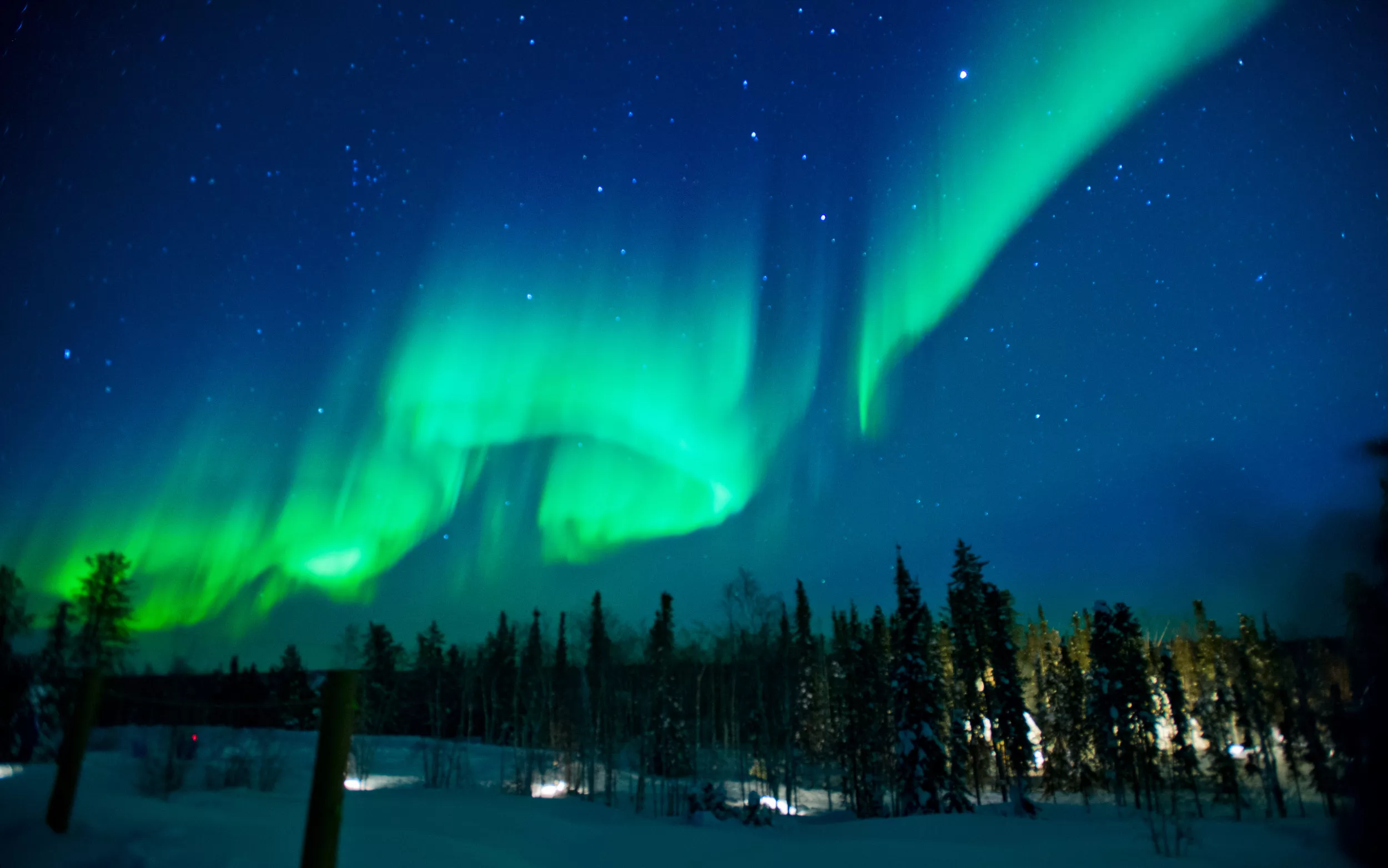 Breathtaking Views of Northern Lights Captured From Airplane Window - Vimarsana News
