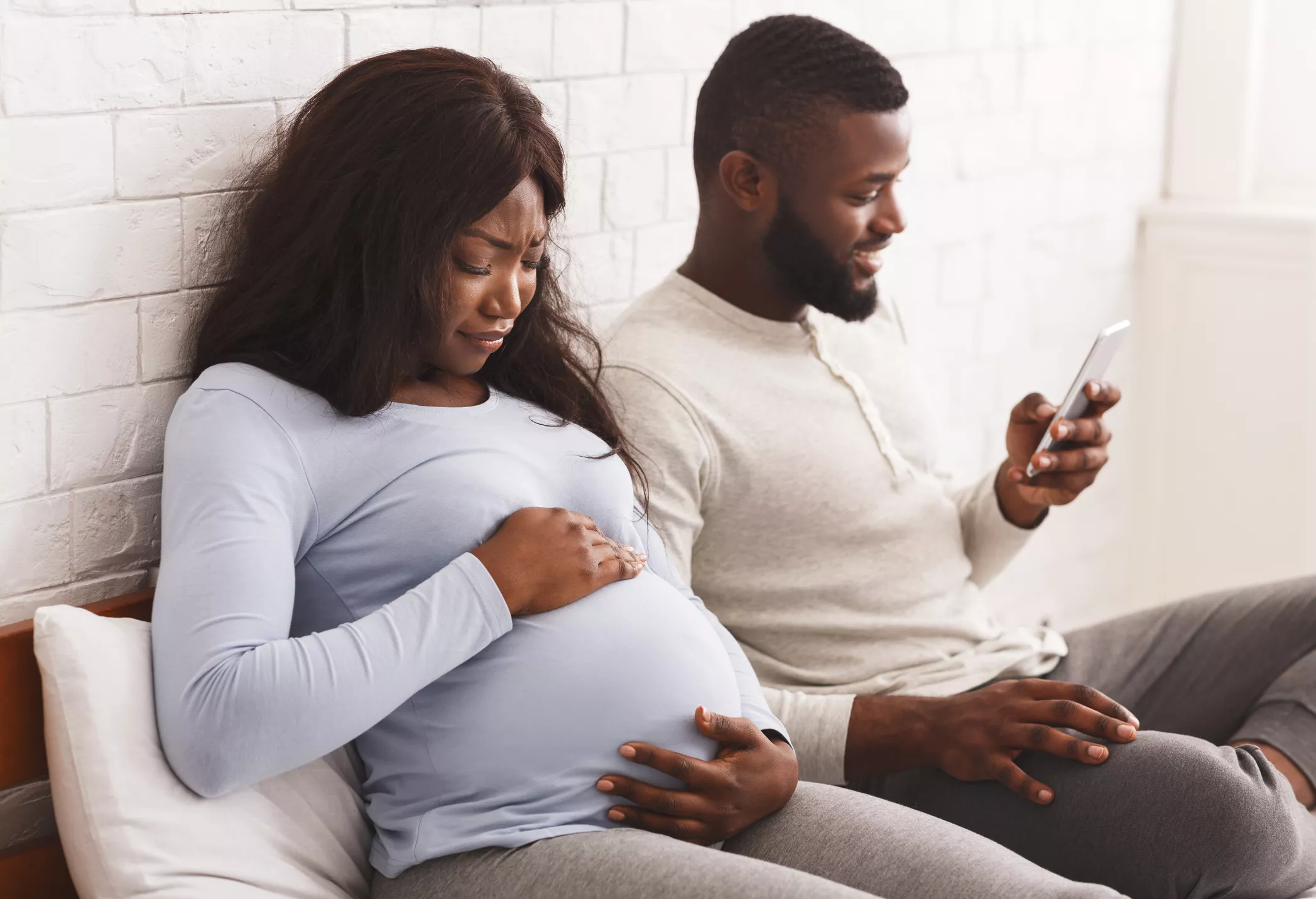 Internet Drags Man Who's Ignoring Partner's Pregnancy - Vimarsana News