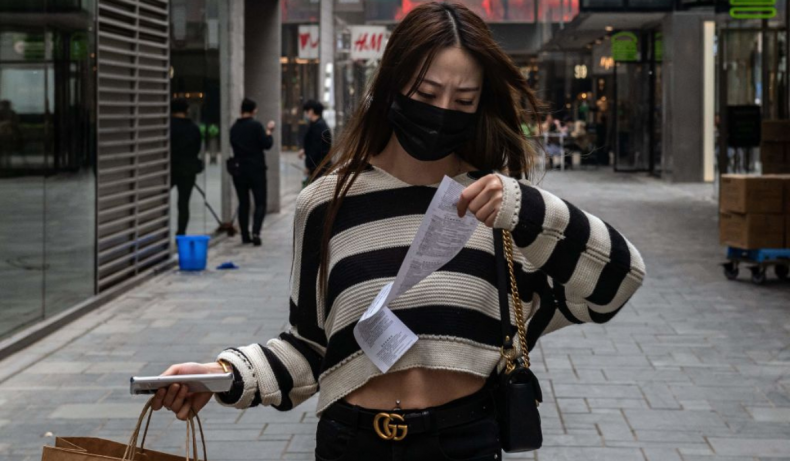 Woman warns customers to check receipts