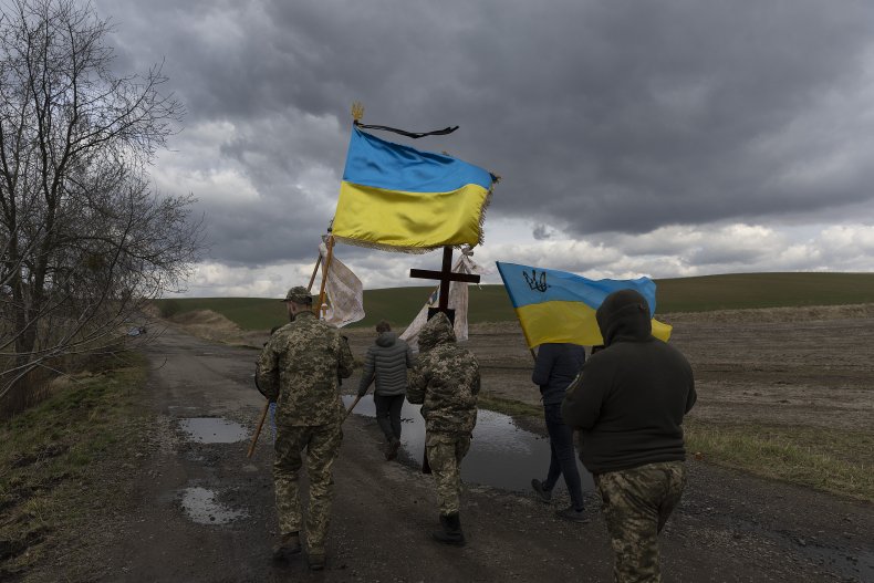 Ukrainian Civilians Poison Russian troops 