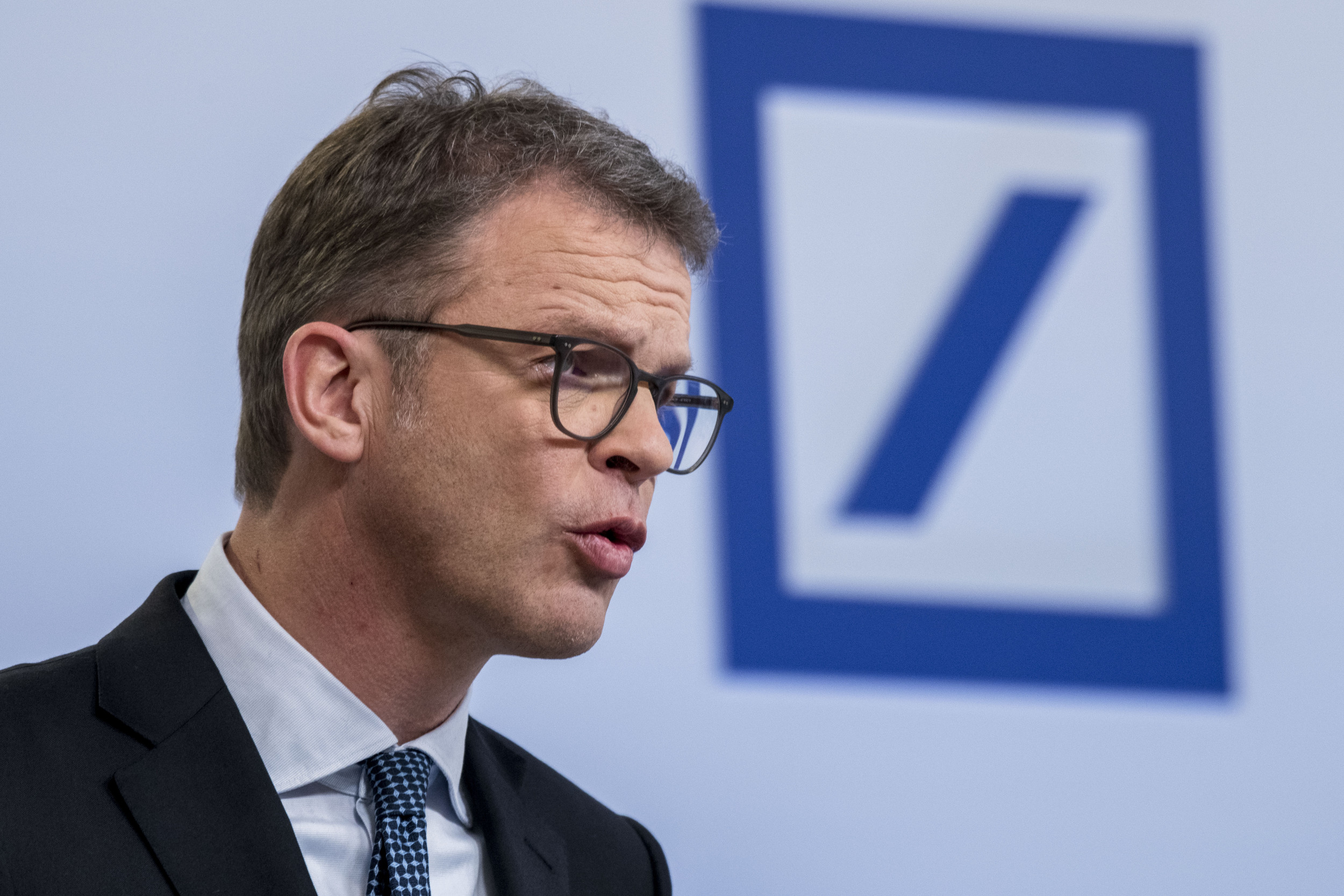 deutsche-bank-ceo-warns-against-cutting-off-russian-gas