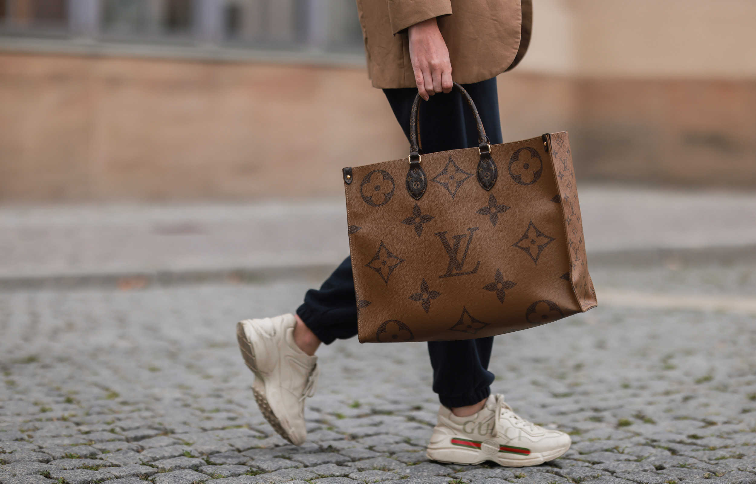 louis vuitton on the go mm vs gm