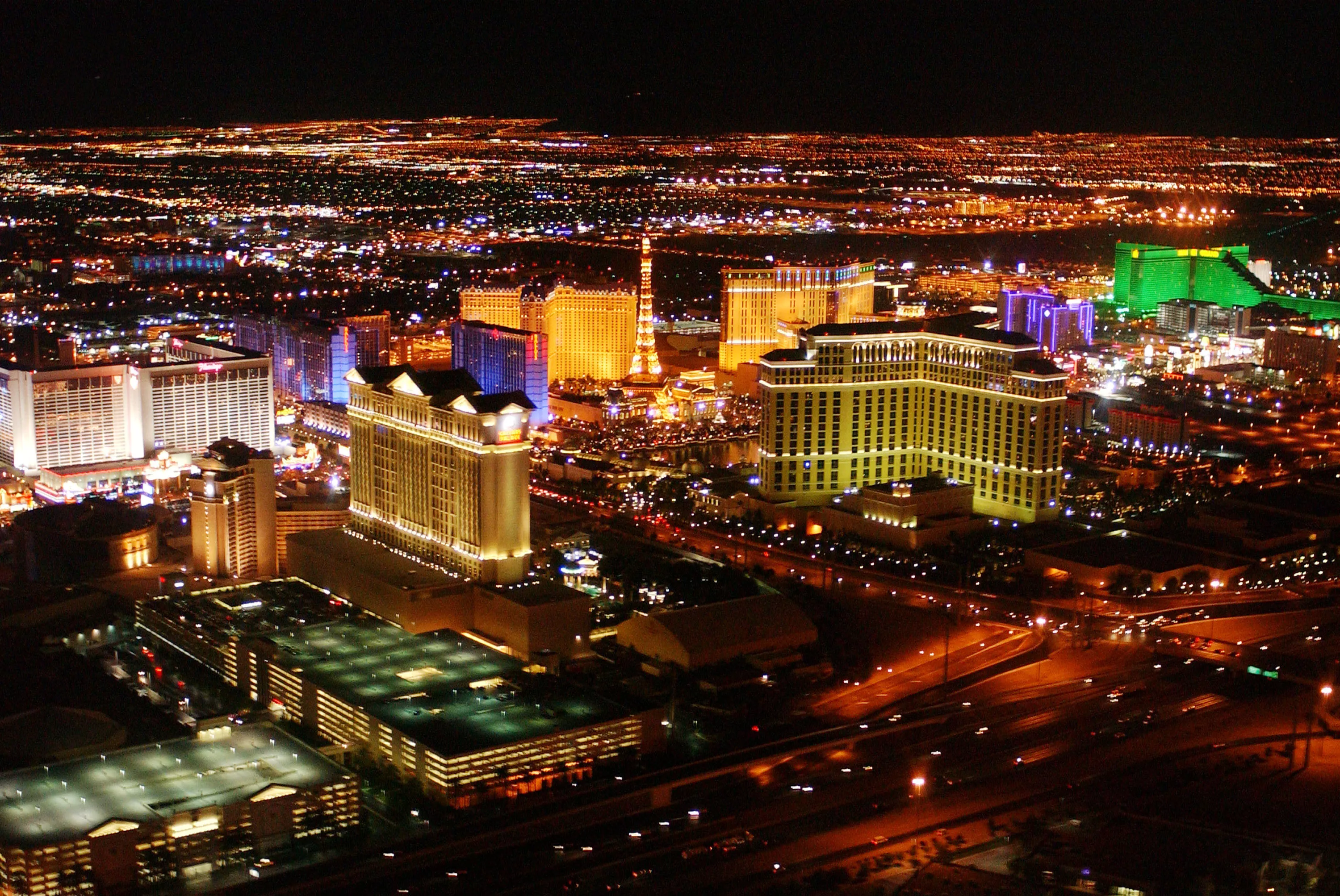 Las Vegas Police Officer Indicted in 3 Casino Robberies Could Get Life - Vimarsana News