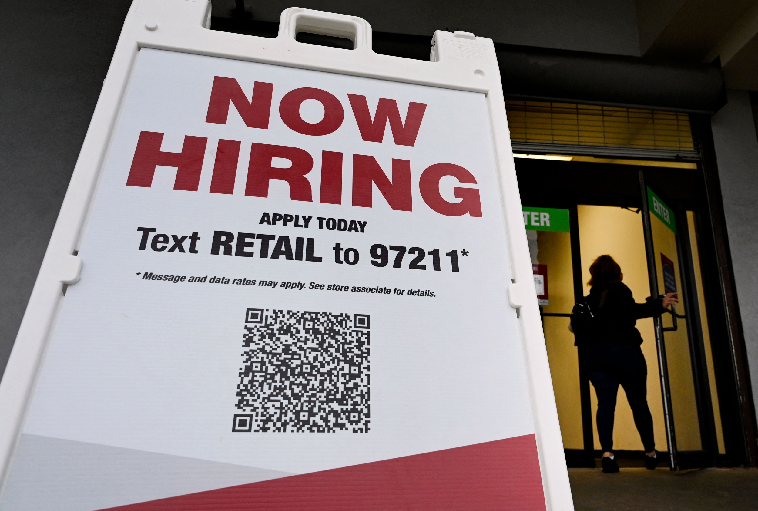 U.S. Unemployment Rate Under 4 Percent for March as Jobless Claims Drop