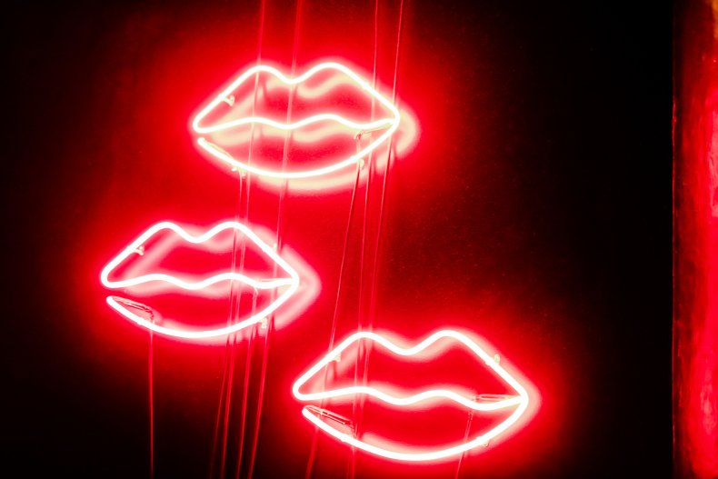 Neon sign lips 