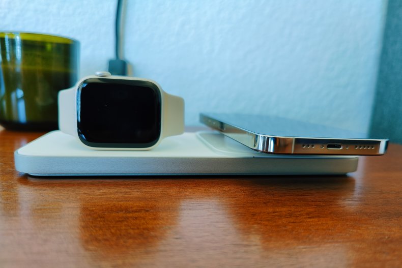 Unapologetically Premium Magsafe Iphone-Apple Watch Dock Nomad Base One Max