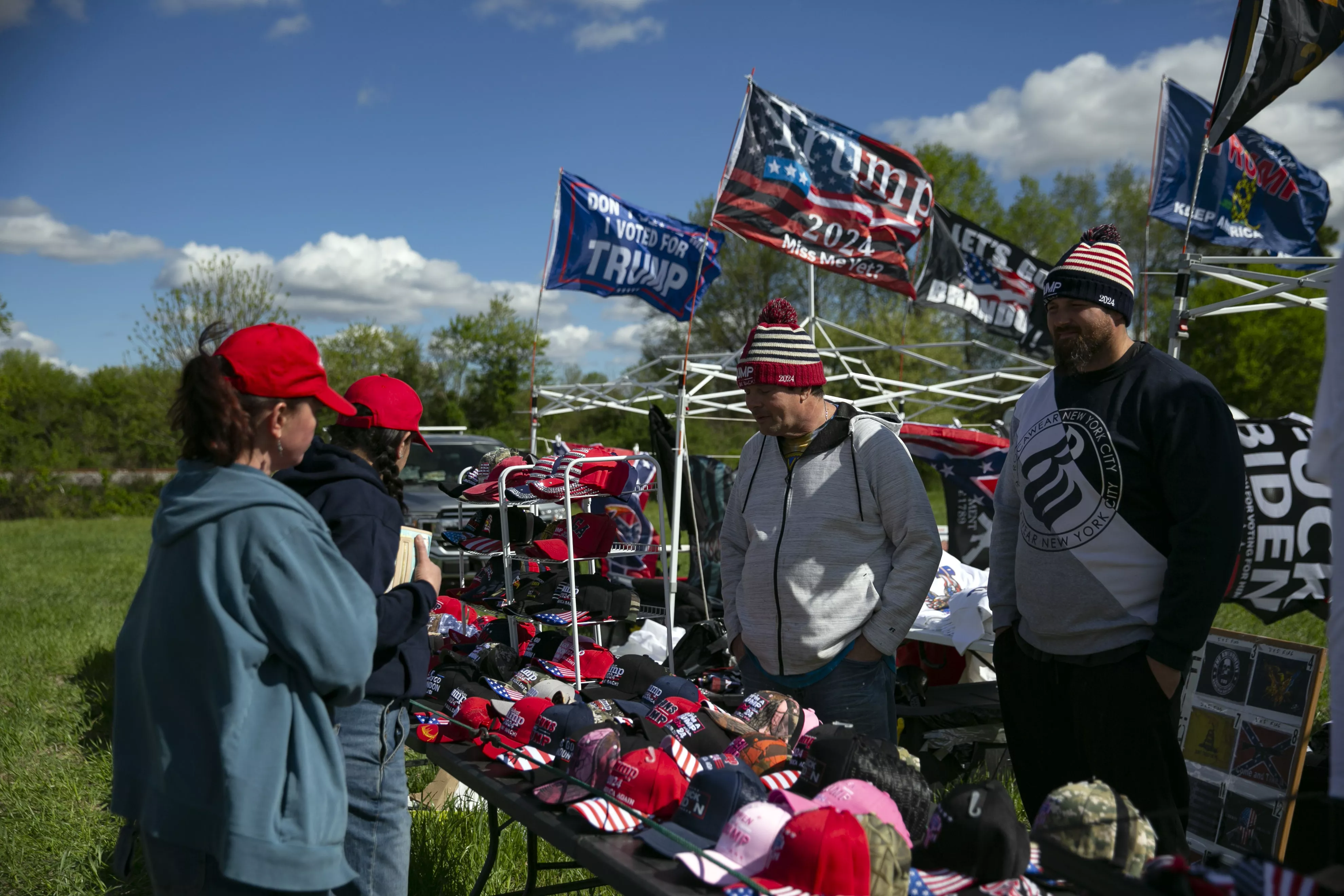 Trump Rally-Goers Blast 'Demonic' Media, Await 'God or the Aliens' - Vimarsana News
